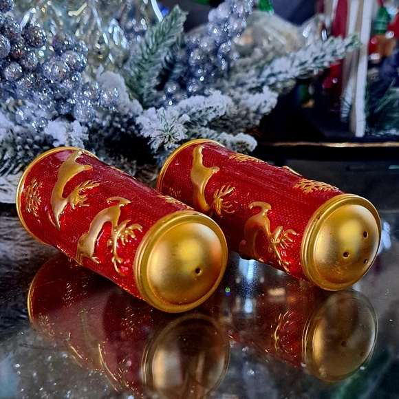 Bombay Company Salt and Pepper Shaker Set Reindeer Snowflake Holiday. NWOT - Picture 5 of 9